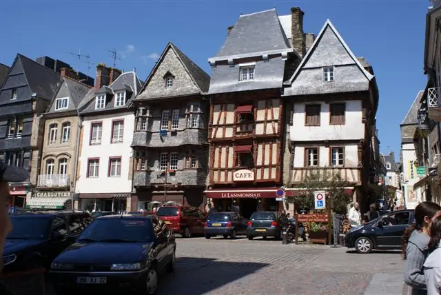 La place aux maisons à colombages de Tréguier