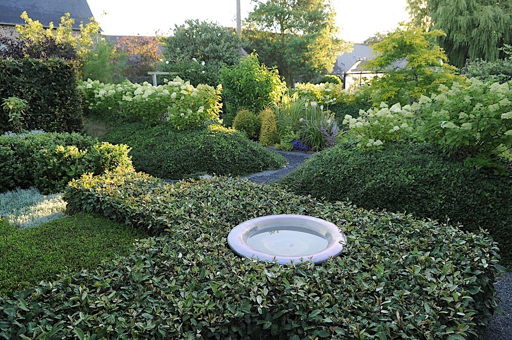 Kiesgarten mit Brunnen