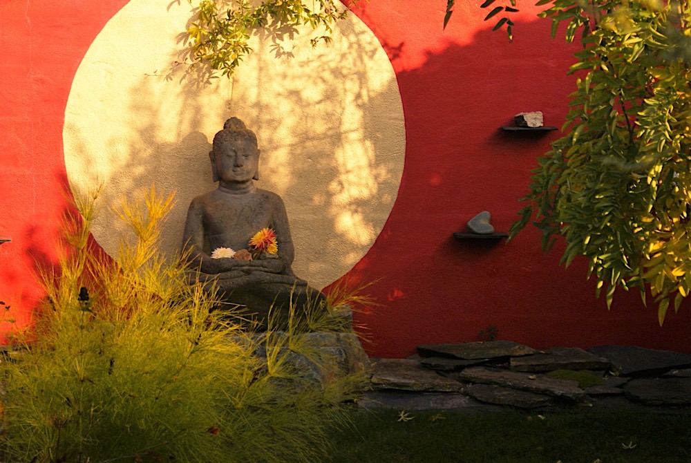 Statue de Bouddha du jardin Zen en Bretagne